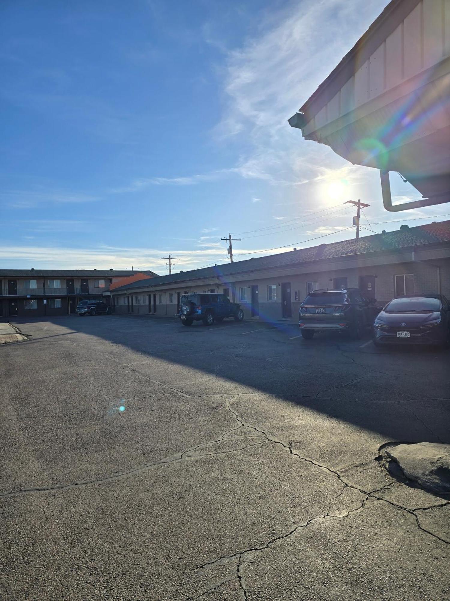 Usa Motel Pueblo Exterior photo